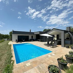 Nora With Heated Pool Villa